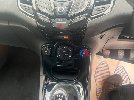 2015 Ford Fiesta - photo 13