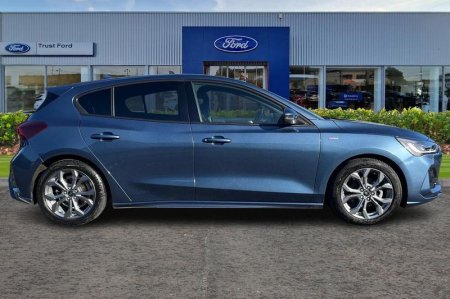 2023 Ford Focus - photo 3