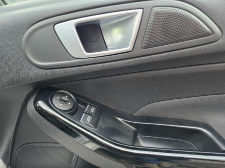 2016 Ford Fiesta - photo 19