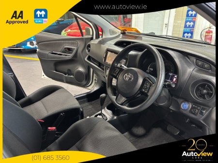 2017 Toyota Vitz - photo 10