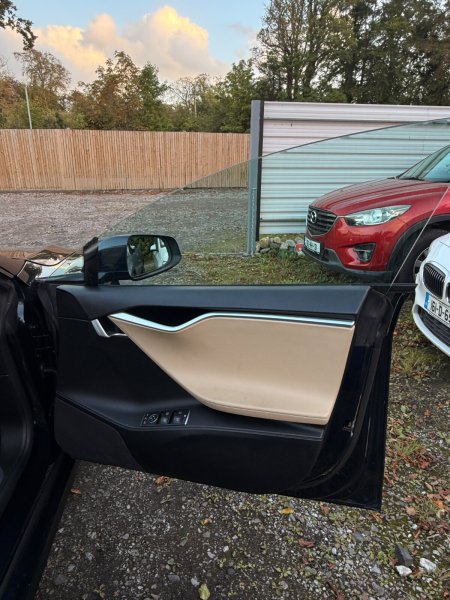 2015 Tesla Model S - photo 34