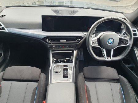 2025 BMW 3-Series - photo 4