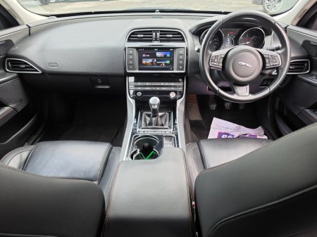 2016 Jaguar XE - photo 12
