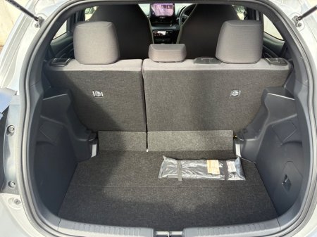 2021 Toyota Yaris - photo 8