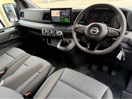 2027 Nissan Interstar - photo 2