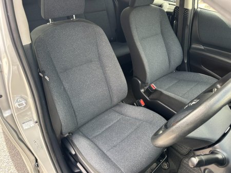 2017 Toyota Sienta - photo 19