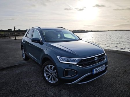 2024 Volkswagen T-Roc - photo 2