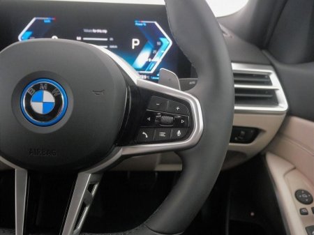 2025 BMW 3-Series - photo 17
