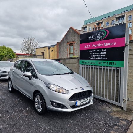 2017 Ford Fiesta - photo 2
