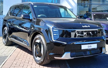 2026 Kia EV9 Earth 99.8 kWh Battery **AVAILABLE FOR IMMEDIATE DELIVERY, 360Surround View Monitor , LEATHER INTERI