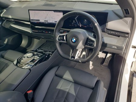 2024 BMW 5-Series - photo 6