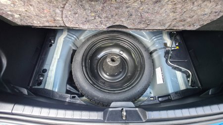2015 Toyota Vitz - photo 23