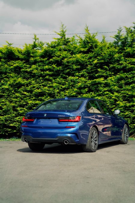 2022 BMW 3-Series - photo 2