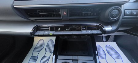 2025 Toyota Prius - photo 9