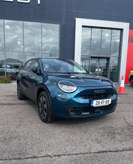 2025 Fiat 600 ICON 1.2 110HP Hybrid eDCT-6