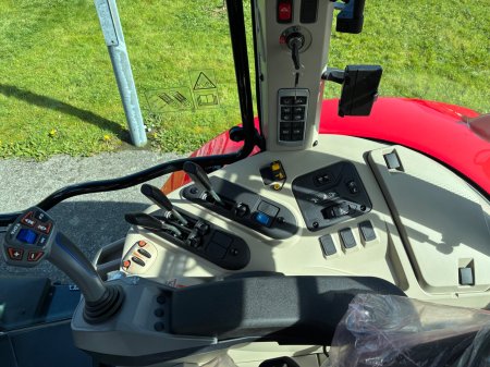 2026 Massey Ferguson 5S.125 - photo 8