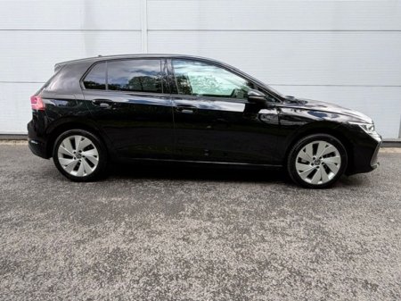 2025 Volkswagen Golf - photo 2