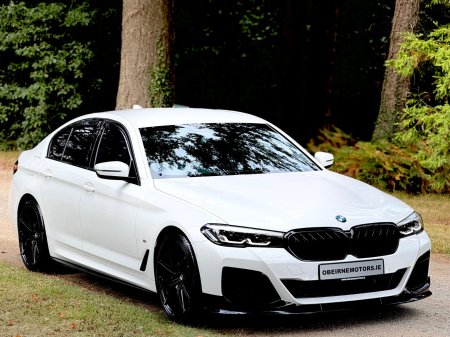 2022 BMW 5-Series - photo 2