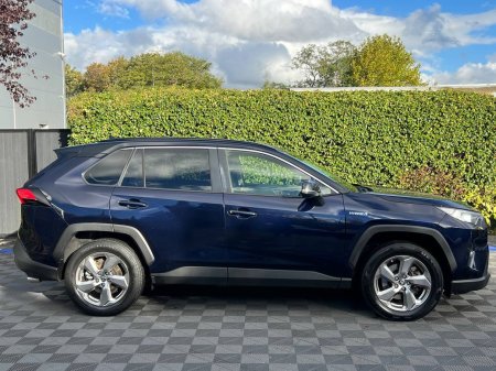 2021 Toyota RAV4 - photo 2