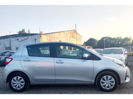 2019 Toyota Vitz - photo 4