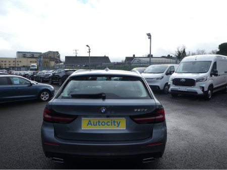 2022 BMW 5-Series - photo 2