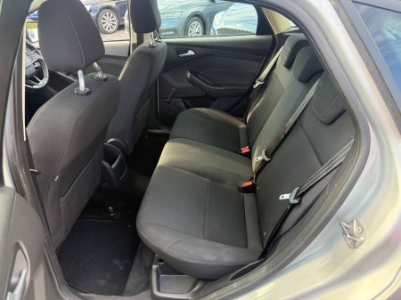 2017 Ford Focus - photo 17