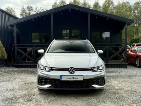 2024 Volkswagen Golf - photo 2
