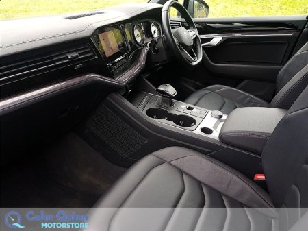 2023 Volkswagen Touareg - photo 8