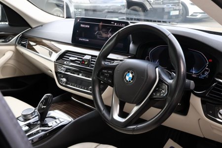2021 BMW 5-Series - photo 11