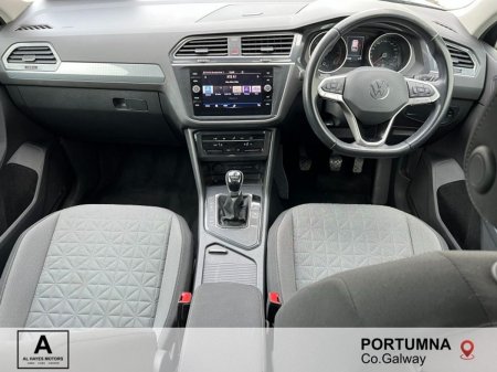 2021 Volkswagen Tiguan - photo 2