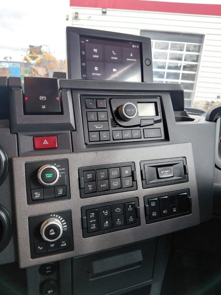 2023 Renault T-High - photo 14