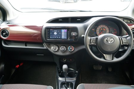 2017 Toyota Vitz - photo 6