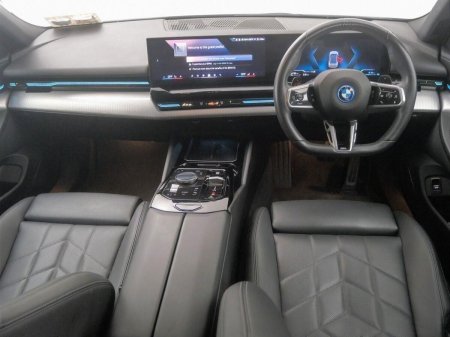 2024 BMW 5-Series - photo 4