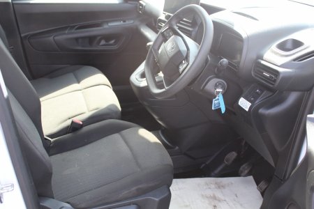 2025 Toyota Proace City - photo 13