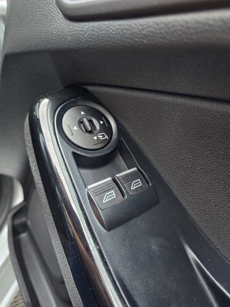 2015 Ford Fiesta - photo 18