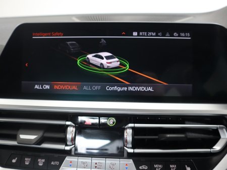 2022 BMW 3-Series - photo 17