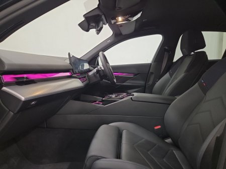 2025 BMW 5-Series - photo 7