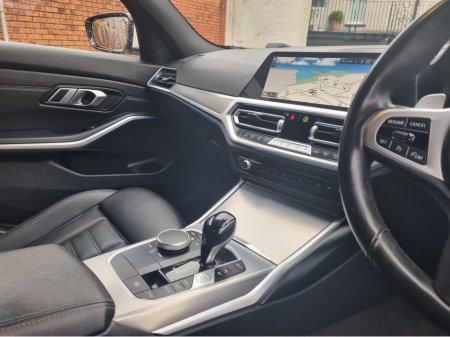 2022 BMW 3-Series - photo 23