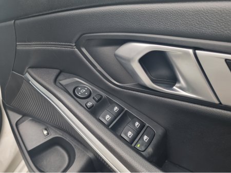 2022 BMW 3-Series - photo 25
