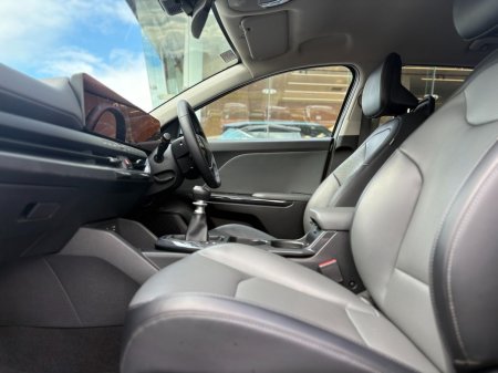2026 Kia K4 - photo 2