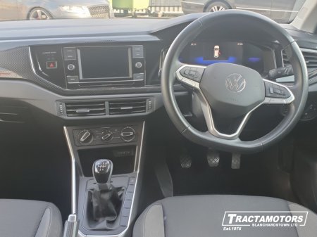 2024 Volkswagen Polo - photo 2