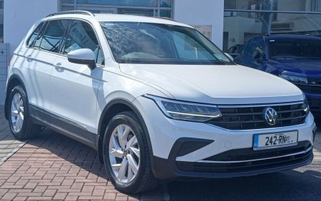 2024 Volkswagen Tiguan Life 2.0 TDI 122HP **REAR VIEW CAMERA, APP CONNECT, BLUETOOTH**
