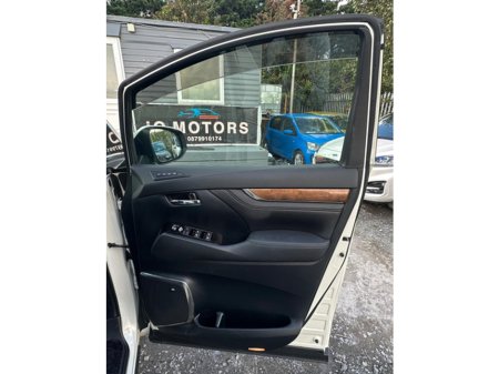 2015 Toyota Alphard - photo 5