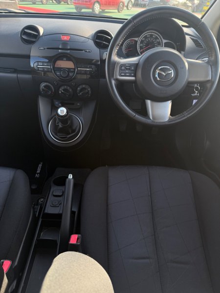 2011 Mazda Mazda2 - photo 10