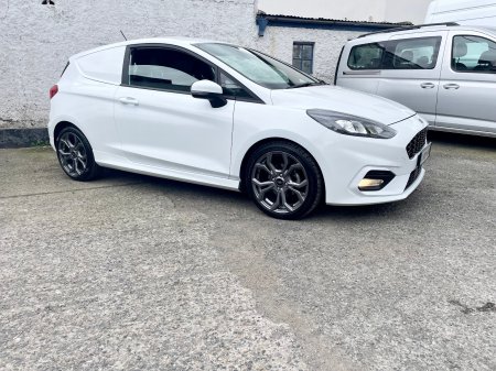 2022 Ford Fiesta - photo 2