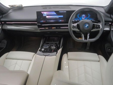 2024 BMW 5-Series - photo 4