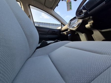 2017 Toyota Aqua - photo 13