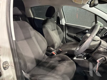 2017 Peugeot 208 - photo 14