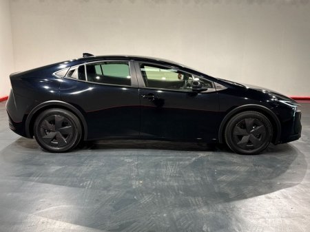 2024 Toyota Prius - photo 2