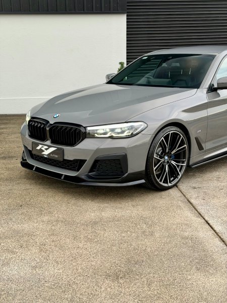 2021 BMW 5-Series - photo 2